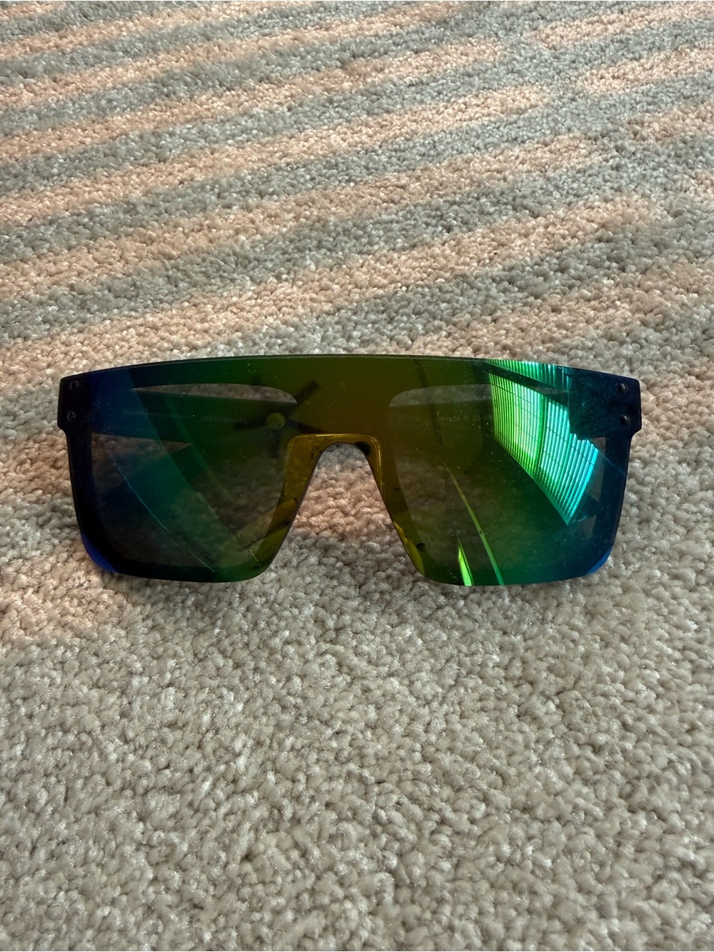 Unisex Ironman Shield Style Mirrored Sunglasses in Green/Blue